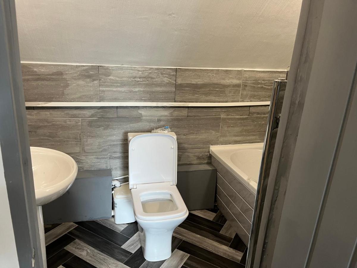 Budget Double En-Suite Bedroom Sheffield Exterior photo