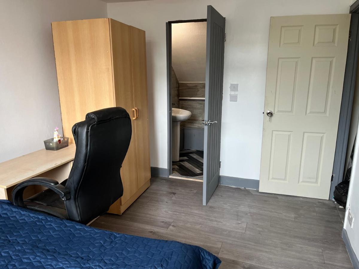 Budget Double En-Suite Bedroom Sheffield Exterior photo
