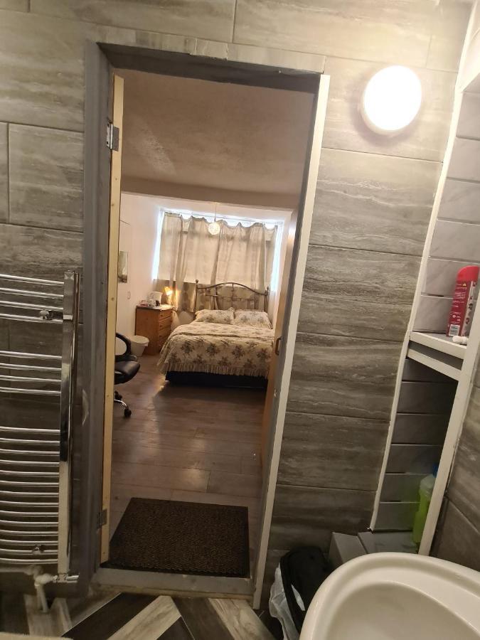 Budget Double En-Suite Bedroom Sheffield Exterior photo