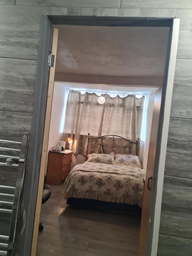 Budget Double En-Suite Bedroom Sheffield Exterior photo